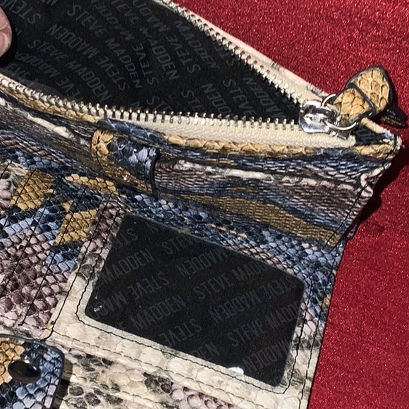 Steve Madden printed wallet - Picture 10 of 12